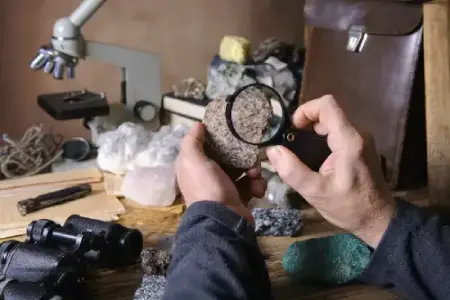 Closed image alt text